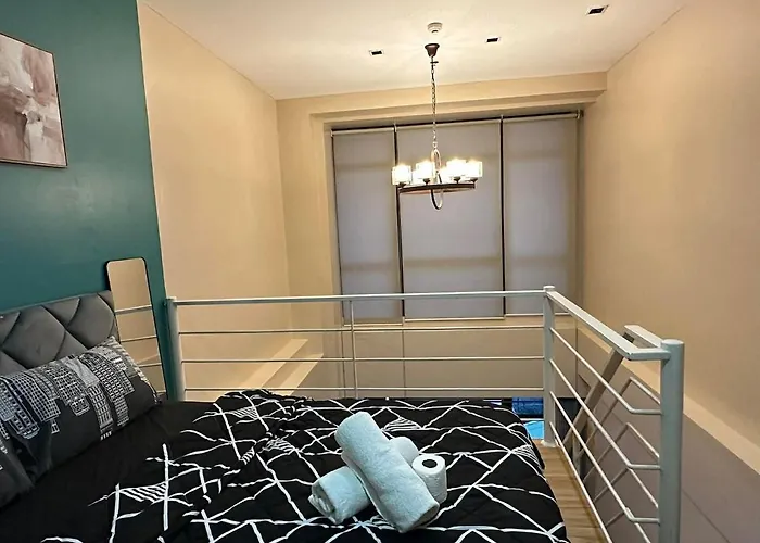 Loft With Balcony In Poblacion Makati Ciry Manila