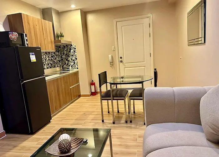 Loft With Balcony In Poblacion Makati Ciry Aparthotel