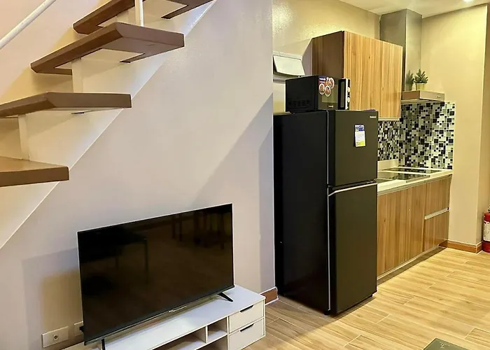 Loft With Balcony In Poblacion Makati Ciry Manila