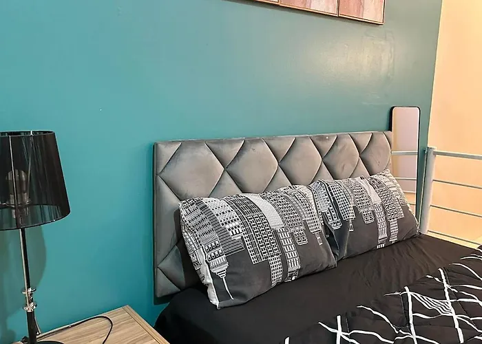Aparthotel Loft With Balcony In Poblacion Makati Ciry