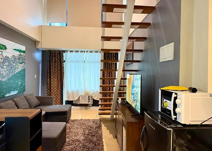 Loft With Balcony In Poblacion Makati Ciry *