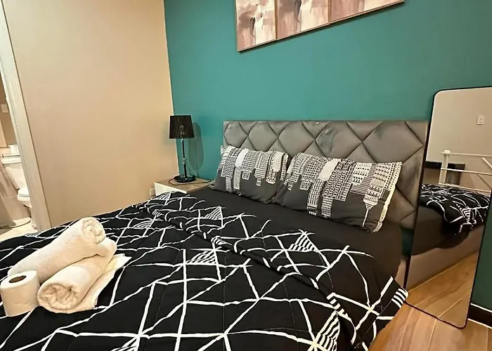 Loft With Balcony In Poblacion Makati Ciry Manila